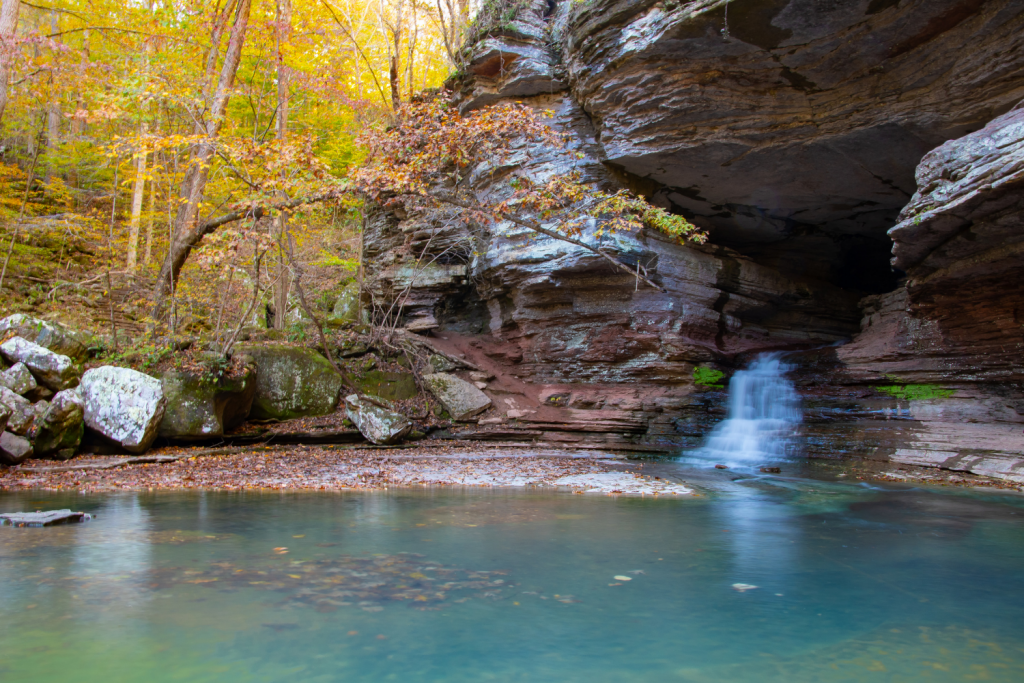 THe natural bridge at Lost Valley Trail