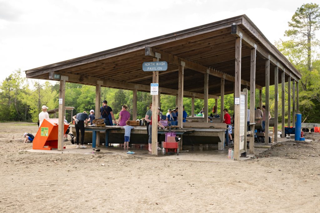 The washing and sifting station in the diamond field.